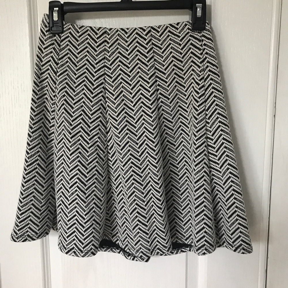 💎 4 for $12 💎Cute skater skirt